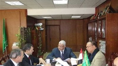 مناقشة تظلمات كليتي الطب والآداب بجامعة المنوفية