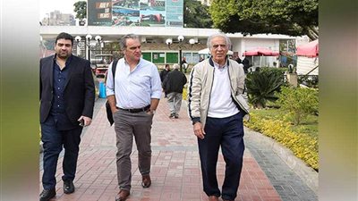 لازارتي يوقع عقود تدريب الأهلي