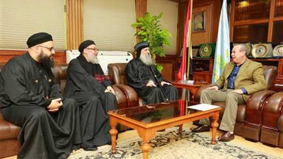 محافظ كفرالشيخ يؤكد أن المسلم والمسيحي يد واحدة