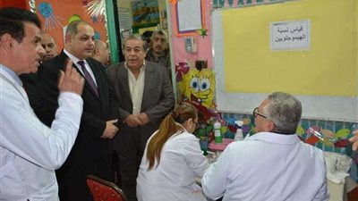 السعيد يتابع المسح الطبي للأنيميا والسمنة والتقزم للتلاميذ فى مبادرة الرئيس 100مليون صحة فى الغربية
