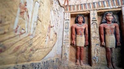 كشف مقبرة كاهن التطهير بسقارة تتصدر الصحف العالمية