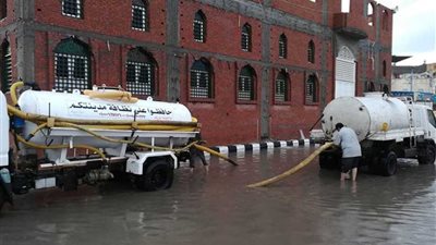 أمطار ورياح شديدة تضرب 