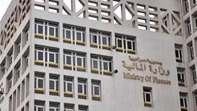 المالية تنفي إصدار تعليمات للبنوك بالحجز الكامل على الحسابات البنكية