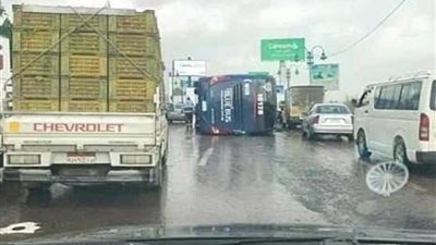 انقلاب أتوبيس سياحي على الطريق الصحراوي بالإسكندرية