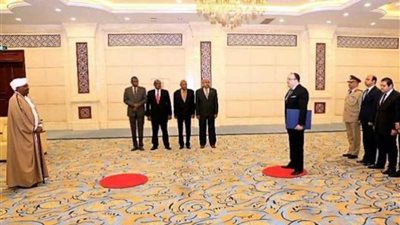 السفير المصري في الخرطوم يقدم أوراق اعتماده للرئيس عمر البشير