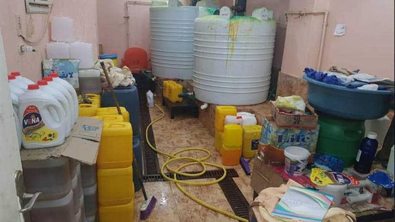 ضبط مصنع منظفات يعمل