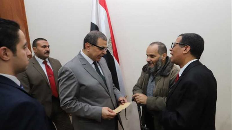 تسليم هويات المصريين