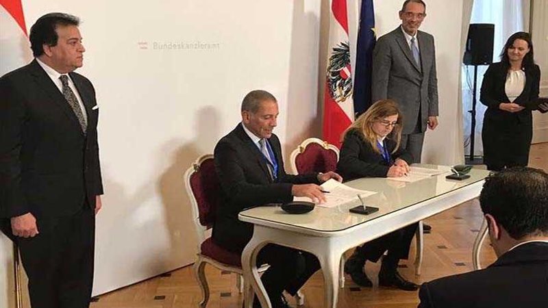 عبدالغفار يشهد توقيع