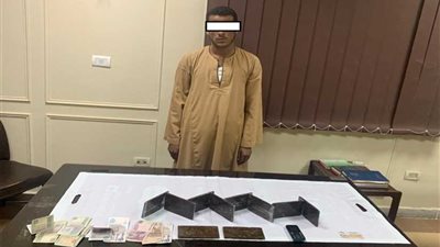 ضبط عاطل بحوزته كيلو ونصف حشيش بمركز الفتح