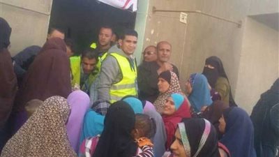 قافلة غذائية لقرية بني خليفة ببني سويف