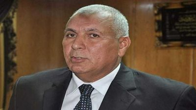 تسليم عقود الملكية لعدد 28 مزارعا بالوادى الجديد بعد التقنين