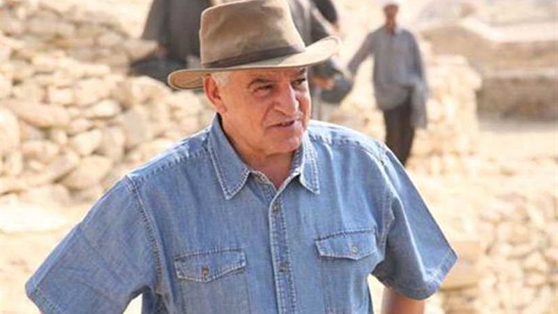 زاهي حواس يطالب بعودة