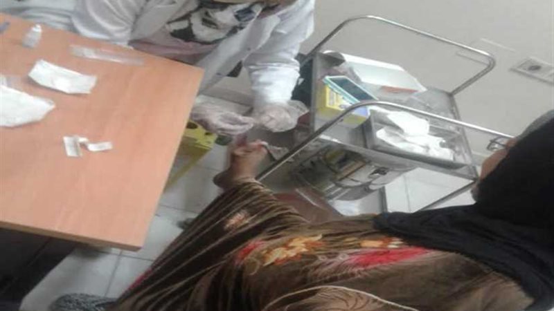 سيدة بدون ذراعين