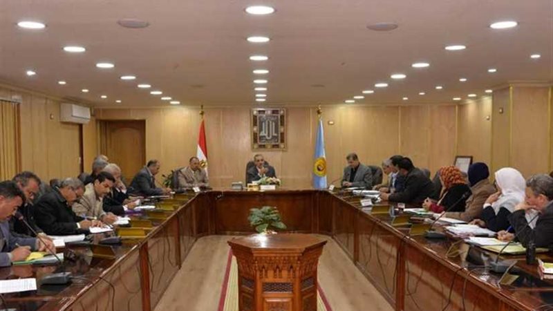 محافظ أسيوط يستعرض