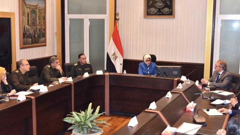 وزيرة الصحة تبحث