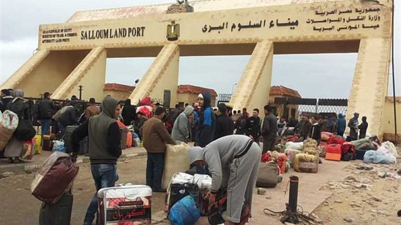 عودة 340 مصريا من