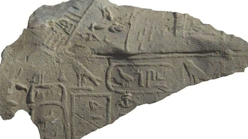 اكتشاف أختام عليها