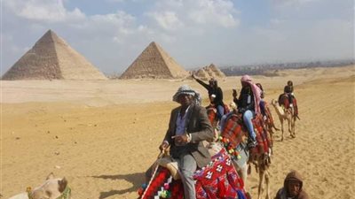 بالصور.. الأهرامات تستقبل ١٥٠ شابا وفتاة من دول إفريقية وعربية