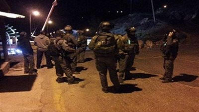 الاحتلال الإسرائيلي يطلق النار على سائق فلسطيني على حاجز 