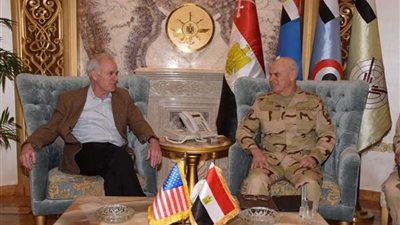 الفريق محمد فريد رئيس أركان حرب القوات المسلحة يلتقى وزير البحرية الأمريكى