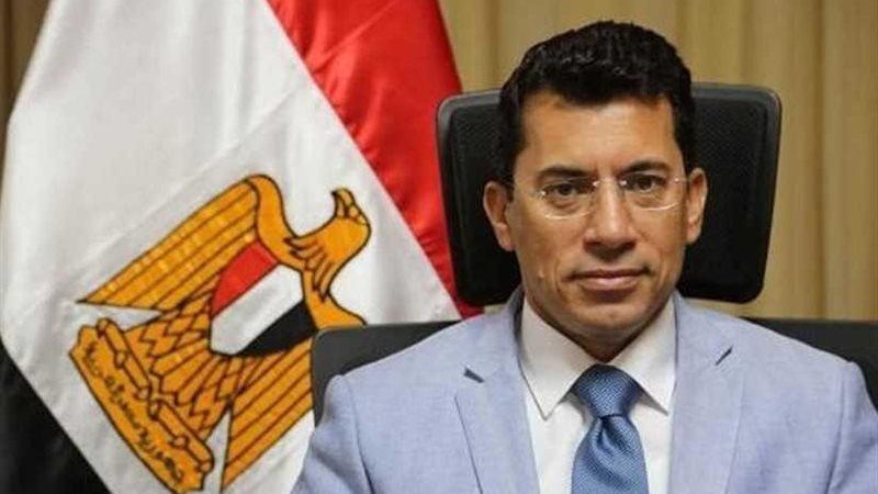 وزير الرياضة يبحث