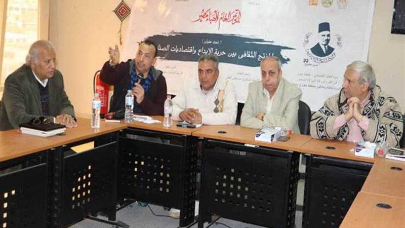 الأدباء يناقشون محور