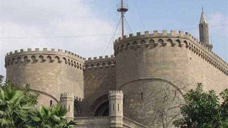 إخماد حريق بسور قلعة