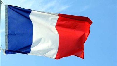 البحرية الفرنسية تحتجز 16 مهاجرا كانوا في طريقهم إلى بريطانيا