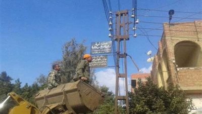 حملة لإزالة الإعلانات المخالفة بقري شبين الكوم