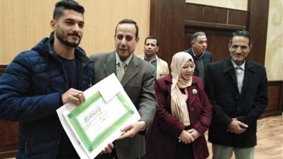 محافظ شمال سيناء يكرم أوائل الشهادات العامة والأزهرية