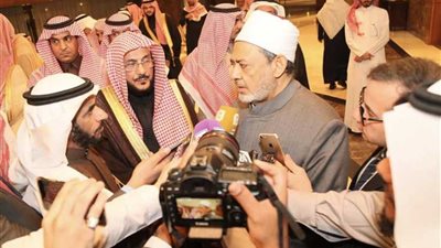 شيخ الأزهر: خادم الحرمين حريص على التعاون لمواجهة التحديات المتربصة بالعرب والمسلمين