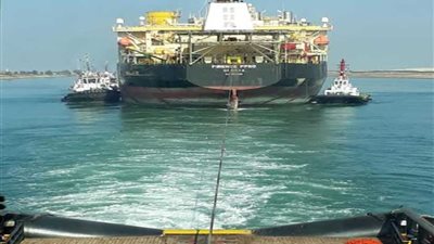 سفينة تكرير البترول العملاقة