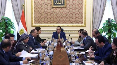 موجز الرابعة.. مدبولي: نعمل على تنظيم الاقتراض الخارجي.. ولا زيادة في سعر رغيف الخبز المدعم 