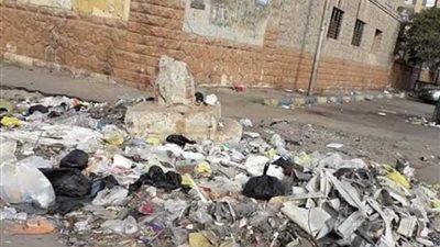 محاولات لإنقاذ مبنى 