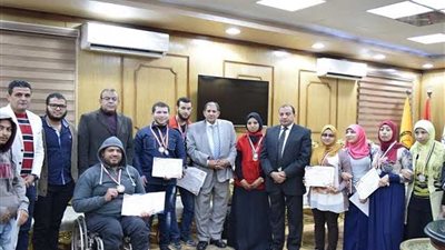 رئيس جامعة بني سويف يكرم الفائزين في أولمبياد ذوي الإعاقة