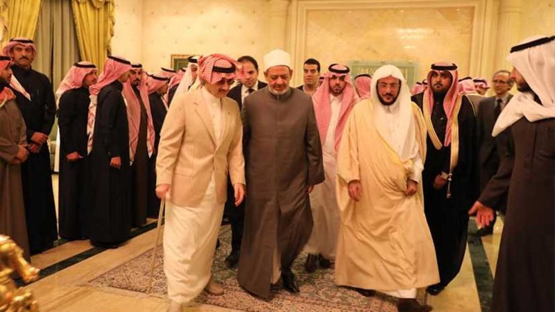 الإمام الأكبر يقدم