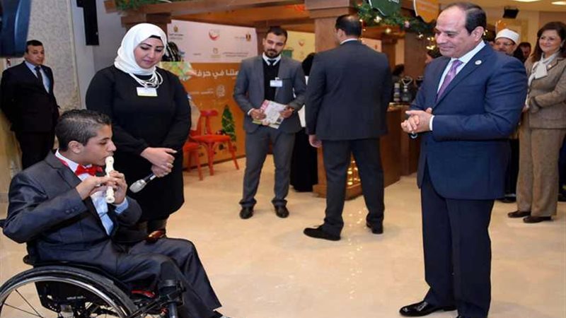 الرئيس يتفقد معرض