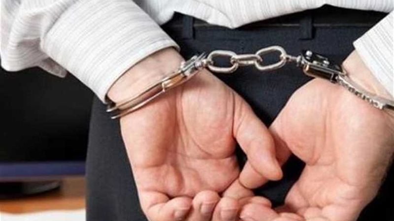 ضبط موظف بإدارة شؤون