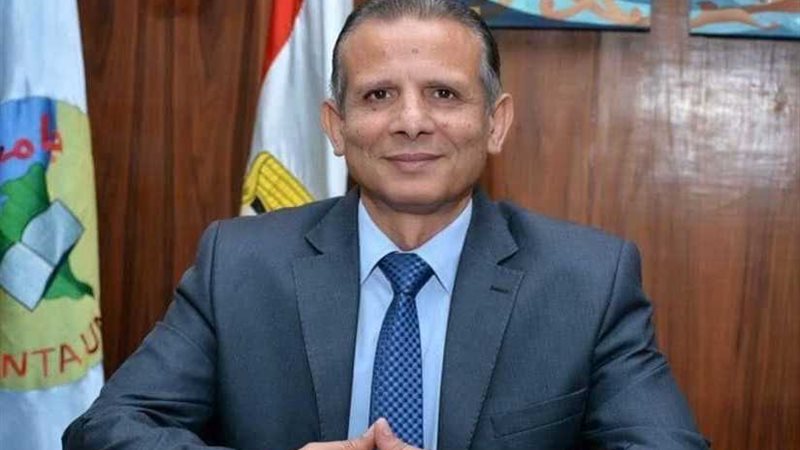 الشيخ يهنئ مدرسًا