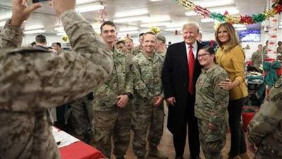 زيارة مفاجئة ..ترامب وزوجته في العراق ويدافع عن سحب قواته من سوريا