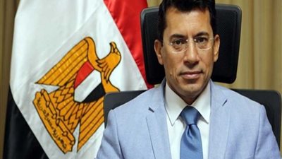 وزير الشباب والرياضة يشهد ختام دورة إعداد مدربي السباحة في اللجنة الأولمبية