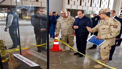 الرئيس يتفقد المتحف المصري الكبير ومحور روض الفرج فجرا