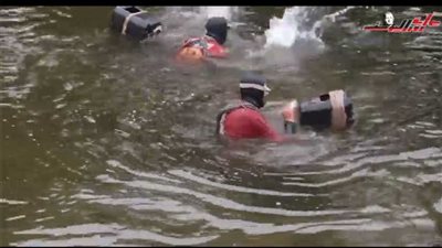 غواصو الصيد اليدوي.. أكل العيش يتحدى برد الشتاء 