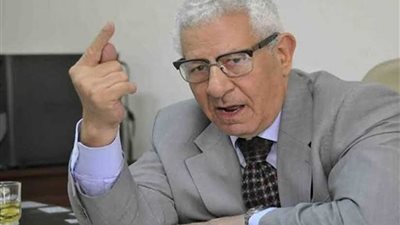 مكرم محمد أحمد يتلقى خطاب شكر وتقدير من الـ(يونا)