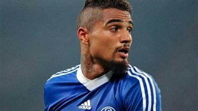 بواتينج ينتقد بطء التقدم في مكافحة العنصرية في استادات كرة القدم