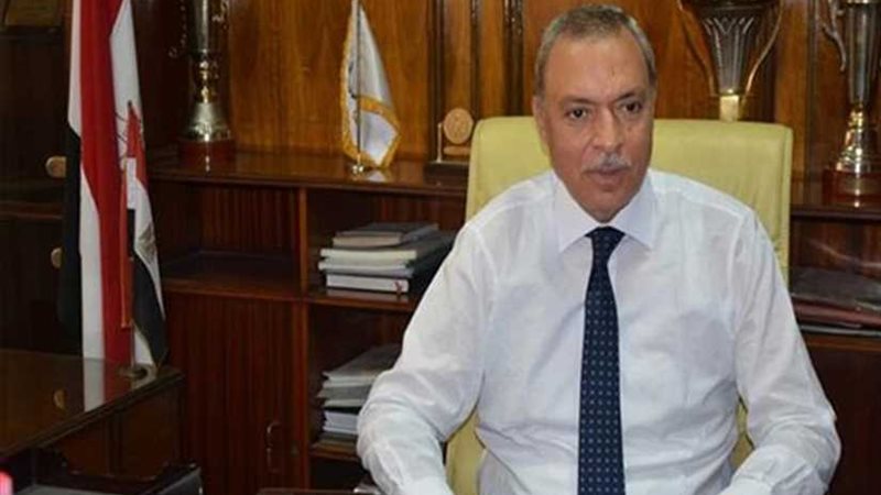 محافظ قنا: ترجمة