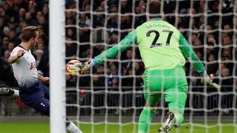 توتنهام ينتزع وصافة