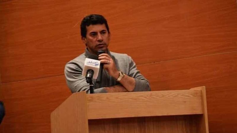 وزير الشباب يلتقي