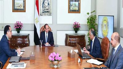 السيسى يلتقى مدبولى وعامر ويوجه بالحفاظ على الاستقرار النقدى والمصرفى