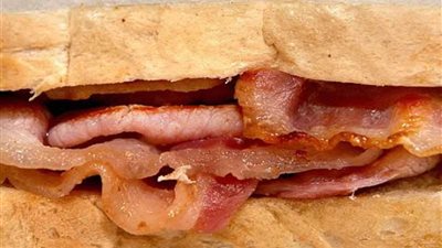 صحيفة بريطانية: لحم الخنزير المقدد يحتوي على مواد كيميائية تسبب السرطان